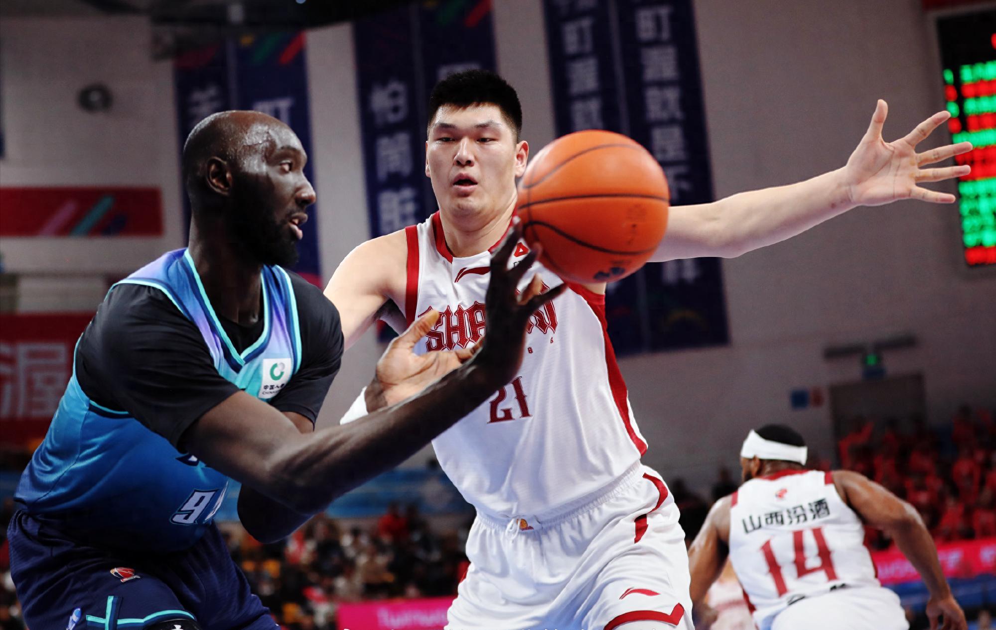 华体会HTH-刘传兴回应弄伤曾凡博，北控想签王哲林队友，布莱克尼假球案爆发