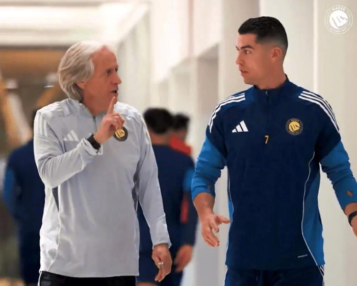 C罗要求胜利管理层恢复引援权力，保证不受PIF干预|克里斯蒂亚诺·罗纳尔多|利雅得|利雅得胜利|转会|利雅得胜利足球俱乐部_新浪体育_新浪新闻