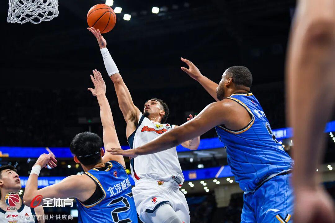 华体会下载-鏖战五棵松，华南虎拼至最后憾负北京